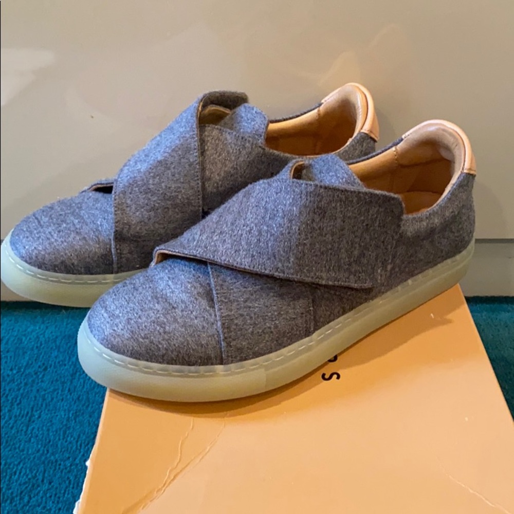 Pairs in Paris sneakers